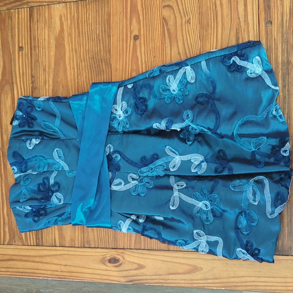 Semi formal knee-length dress